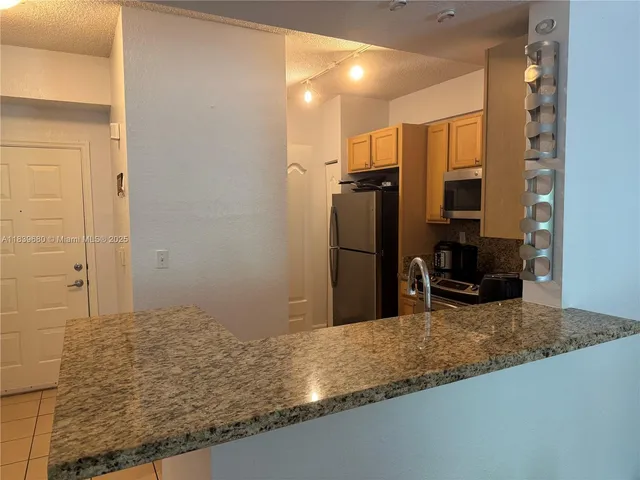 $419,900 | 6001 Southwest 70th Street, Unit 304, South Miami, FL 33143