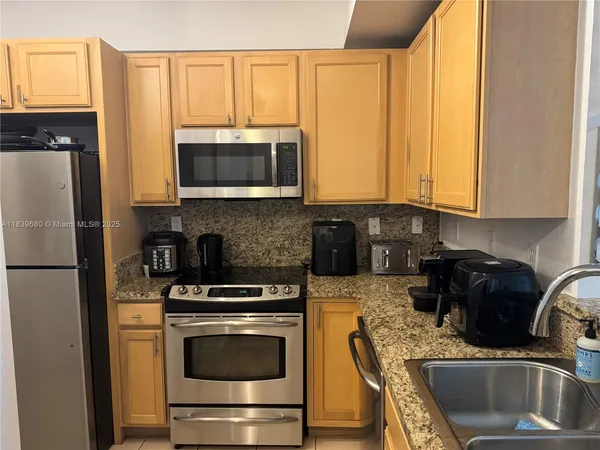 $389,000 | 6001 Southwest 70th Street, Unit 304, South Miami, FL 33143