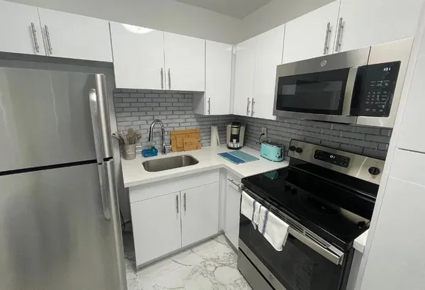 $2,000 | 201 South Ocean Boulevard, Unit 7, Boca Raton, FL 33432