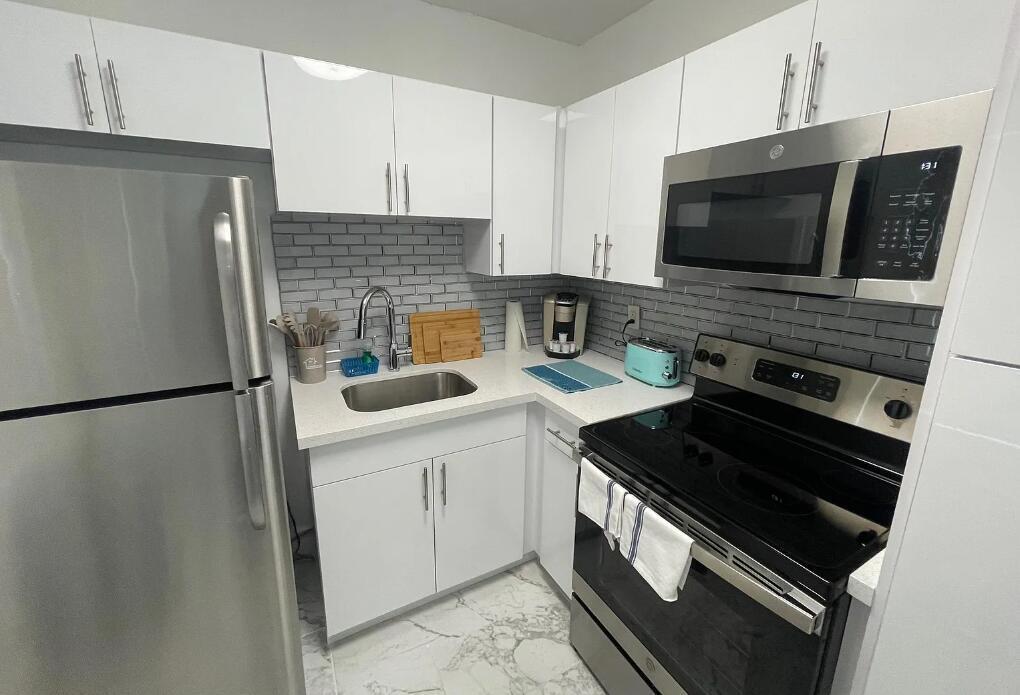 201 South Ocean Boulevard, Unit 7 Boca Raton, FL 33432 - Photo 3 of 7 Studio Apartment