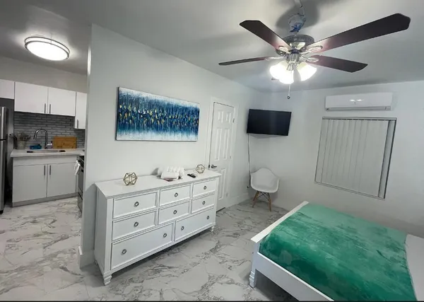 $2,000 | 201 South Ocean Boulevard, Unit 7, Boca Raton, FL 33432