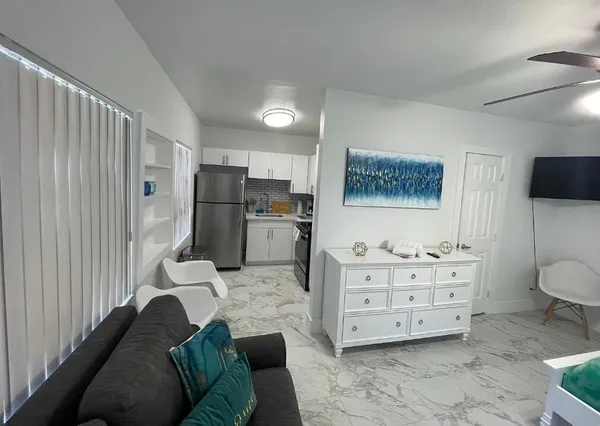 $2,000 | 201 South Ocean Boulevard, Unit 7, Boca Raton, FL 33432