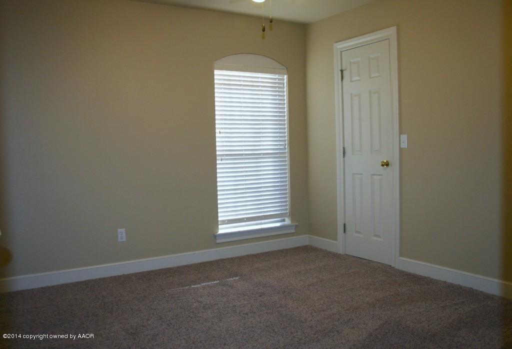 5827 Nicholas Circle Amarillo, TX 79109 - Photo 17 of 23 an empty room with a window