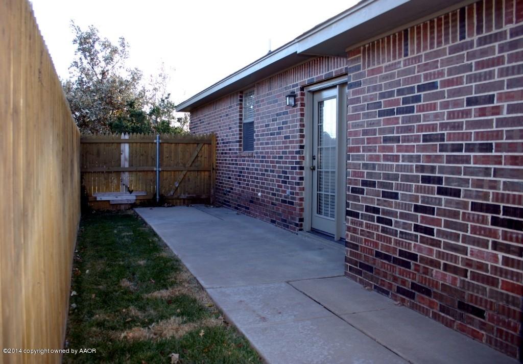 5827 Nicholas Circle Amarillo, TX 79109 - Photo 20 of 23 a view of a backyard