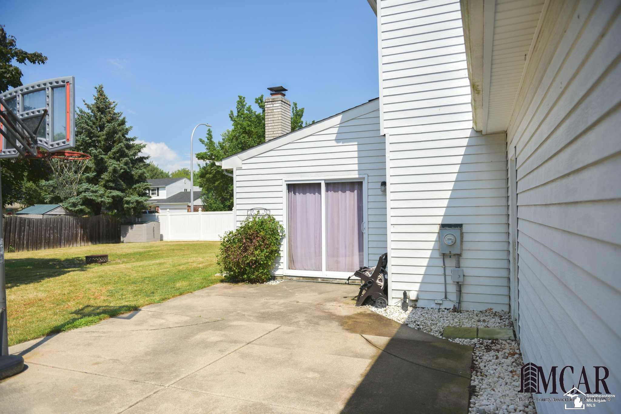 22114 Derby Road Woodhaven, MI 48183 - Photo 26 of 27