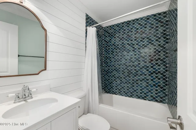 $1,790,000 | 2111 Ocean Drive, Emerald Isle, NC 28594