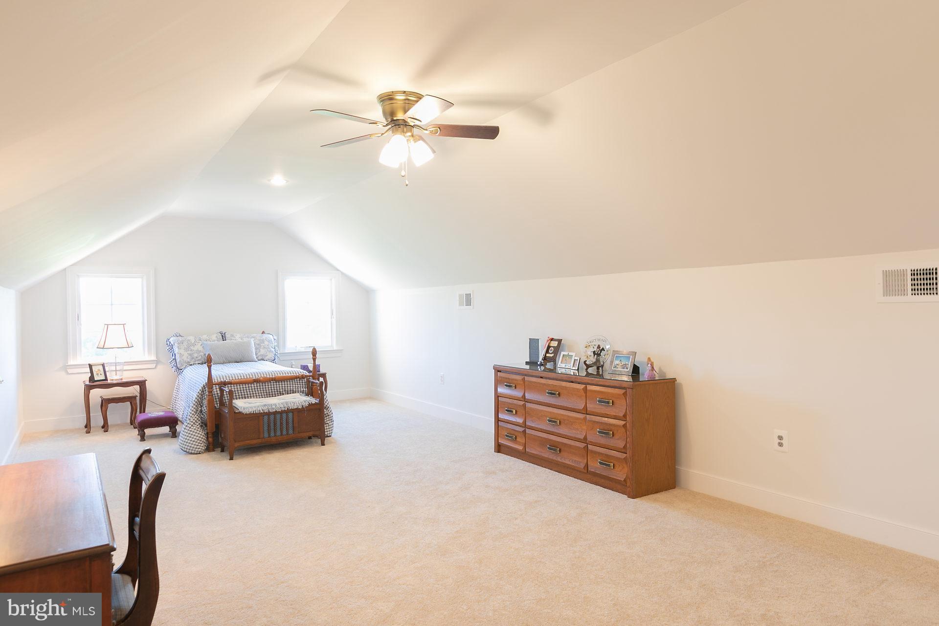 2595 Garrity Road St. Leonard, MD 20685 - Photo 22 of 31 a living room with furniture