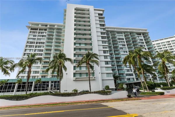 $3,000 | 1000 West Avenue, Unit 307, Miami Beach, FL 33139