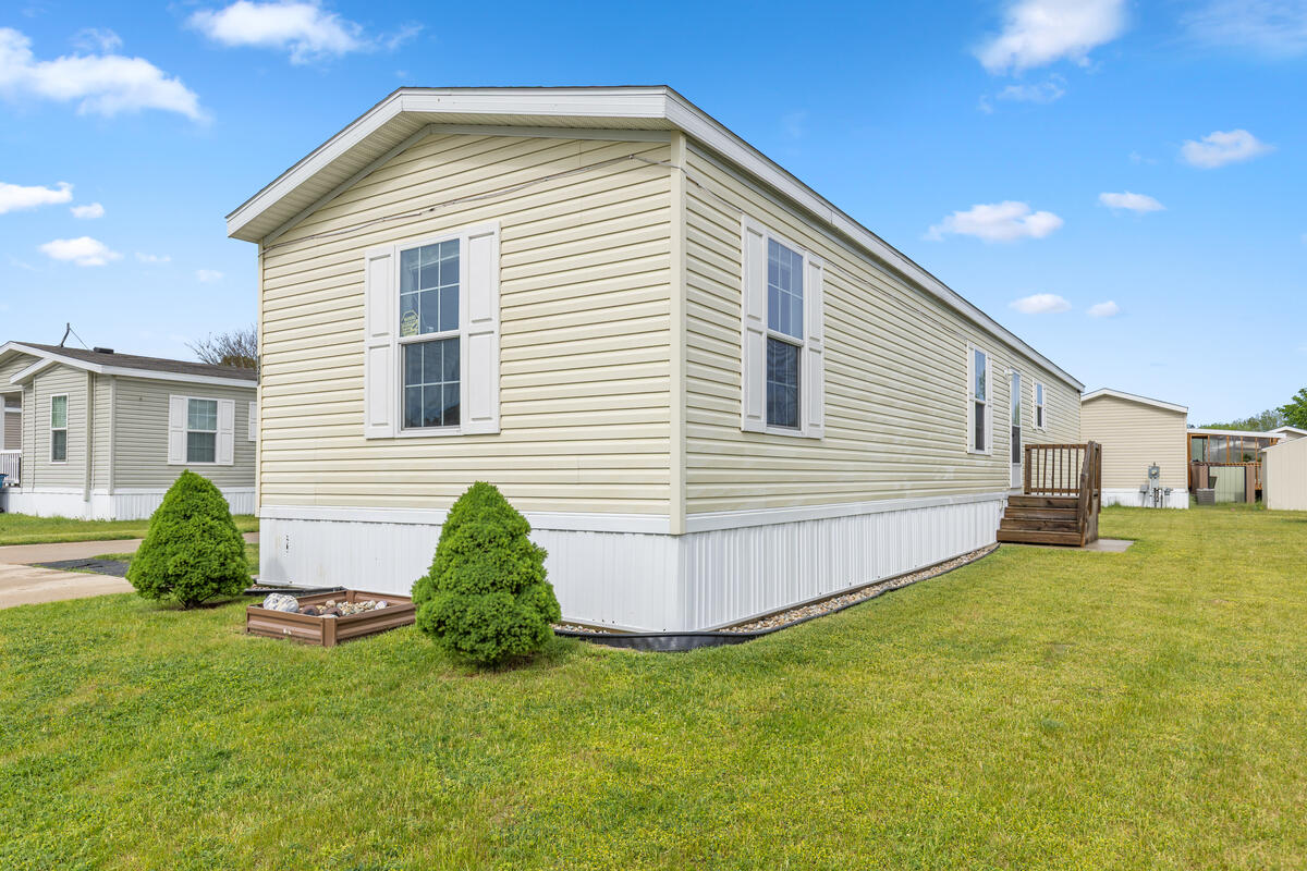 360 East Tuttle Road, Unit 121 Ionia, MI 48846 - Photo 3 of 20 360-E-Tuttle_003