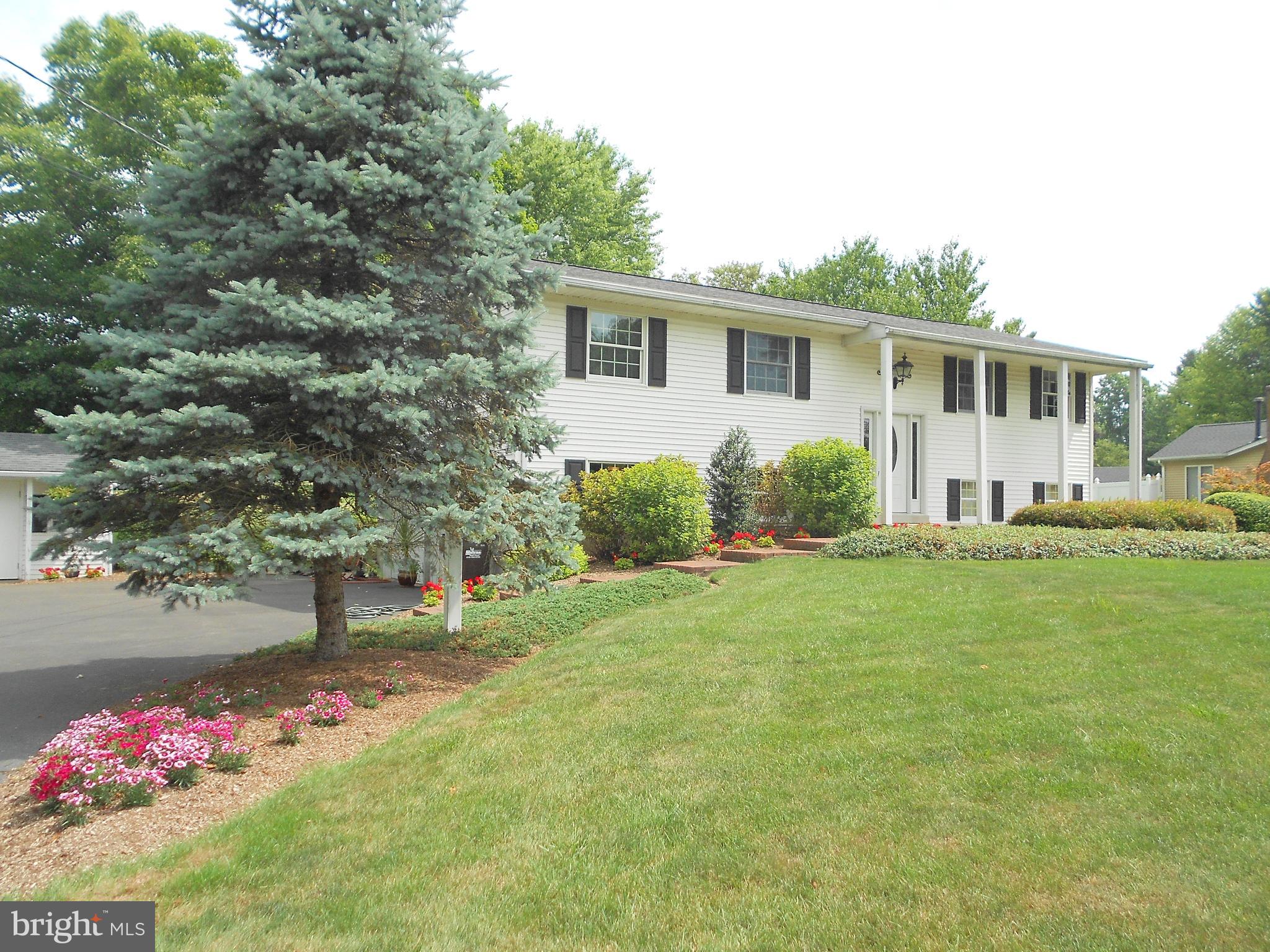 2220 Hillcrest Road Quakertown, PA 18951 - Photo 7 of 31 Front exterior