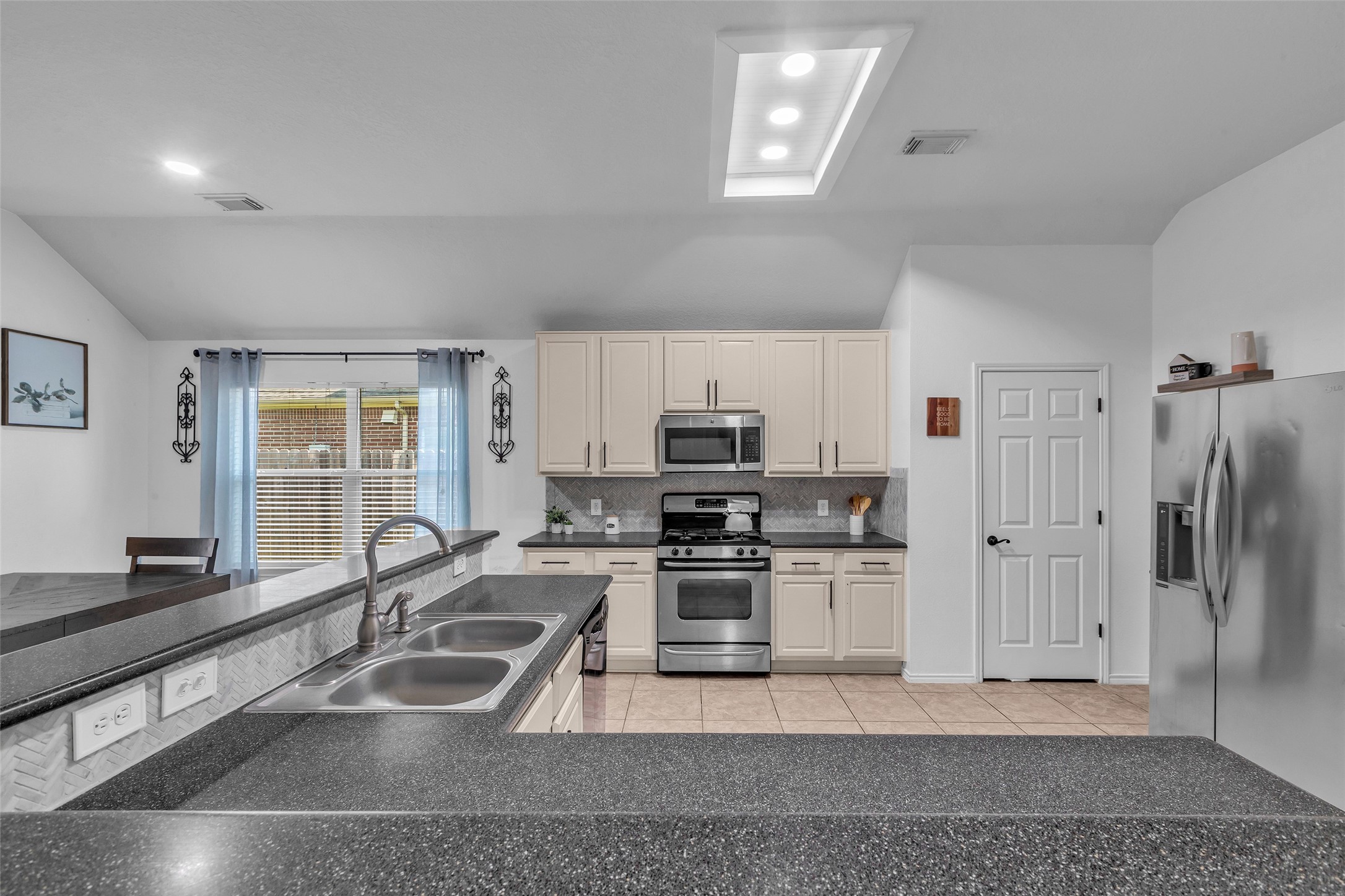 30303 Castle Forest Drive Spring, TX 77386 - Photo 10 of 41 a kitchen with stainless steel appliances granite countertop a sink stove and refrigerator