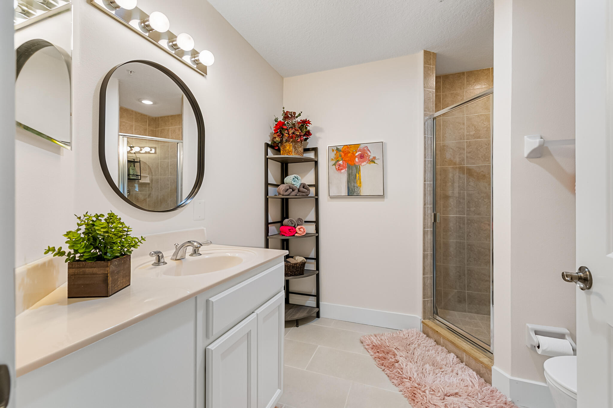 29 Riverside Drive, Unit 201 Cocoa, FL 32922 - Photo 9 of 46 FUll BGUest Bathroom
