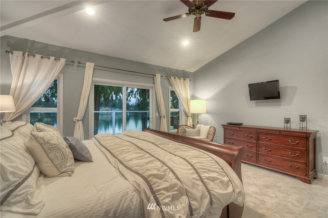 6812 Vandermark Road East Bonney Lake, WA 98391 - Photo 12 of 25 Gallery Image 12