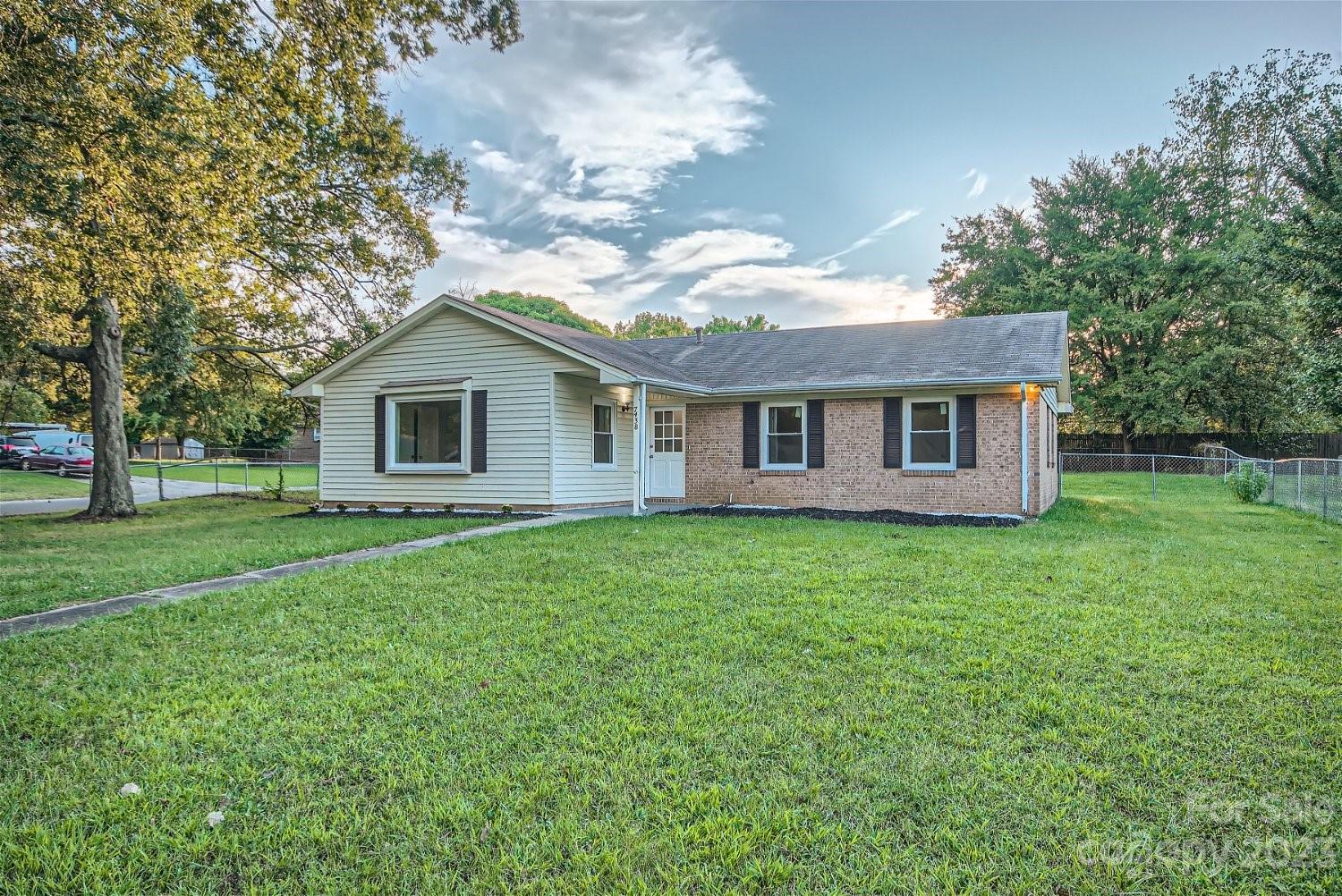 a view of a house with yard and tree s