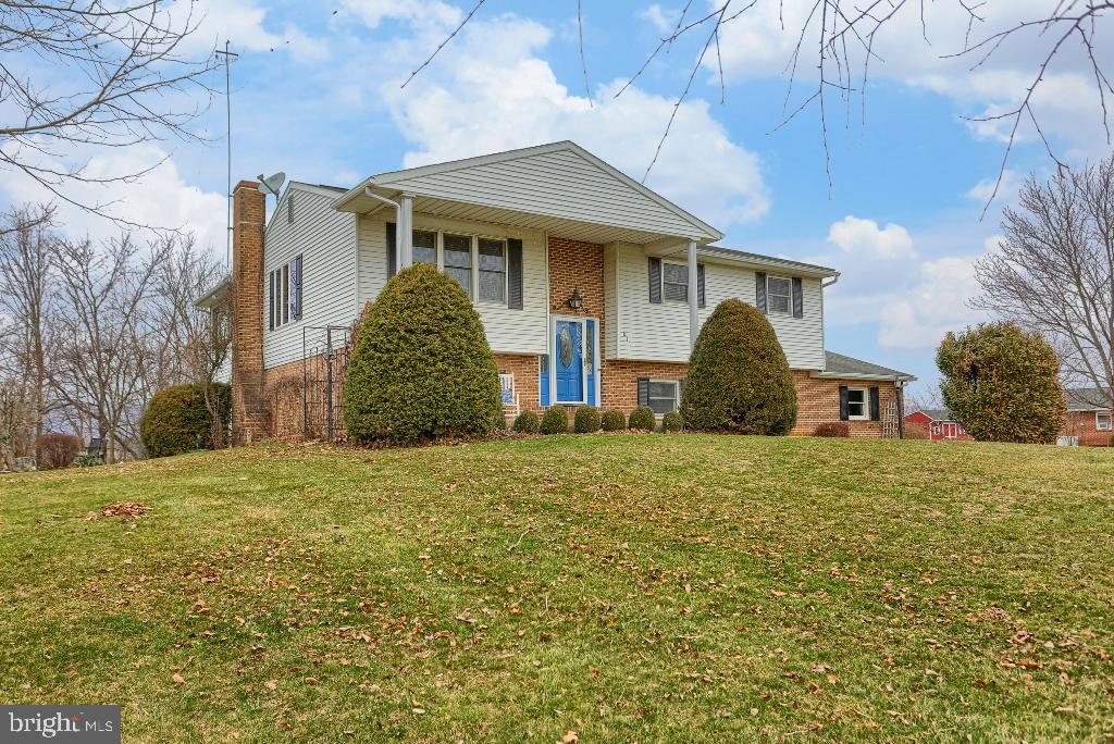 811 Creek Road Carlisle, PA 17015 - Photo 2 of 35 Gallery Image 2