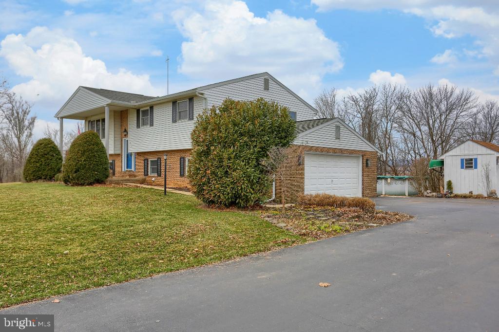 811 Creek Road Carlisle, PA 17015 - Photo 3 of 35 Gallery Image 3