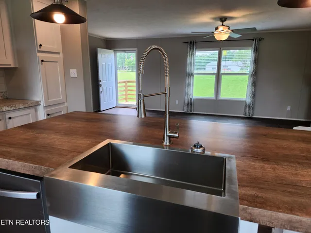 $280,000 | 1450 Pennsylvania Avenue, Jamestown, TN 38556