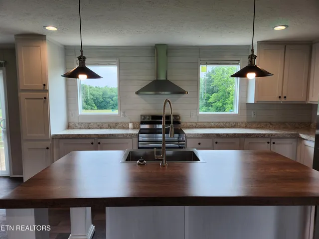 $280,000 | 1450 Pennsylvania Avenue, Jamestown, TN 38556