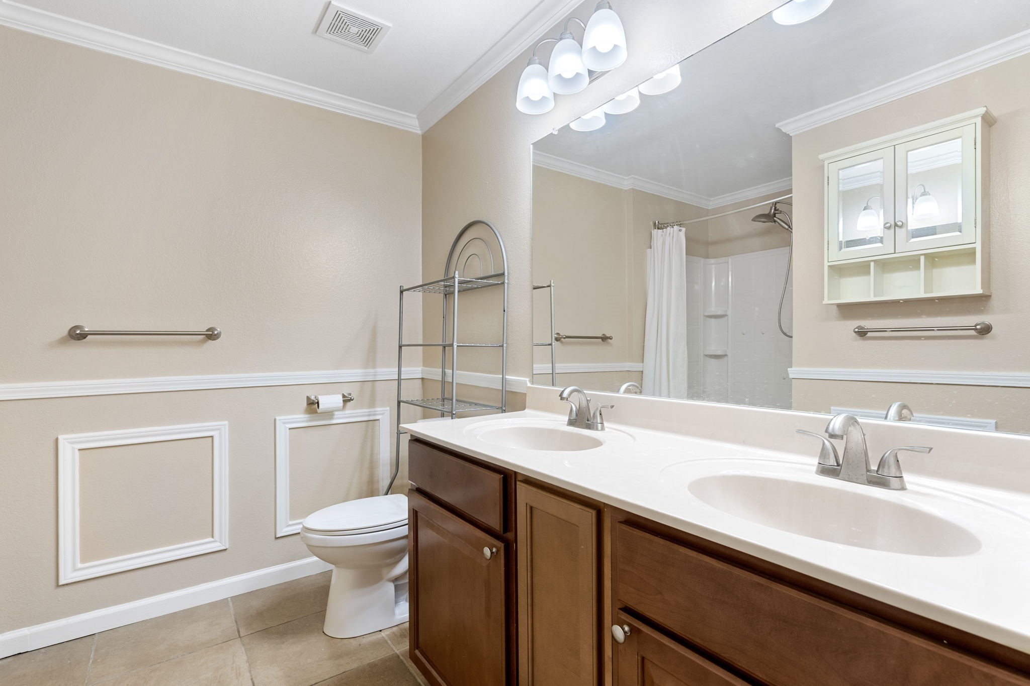 108 Colt Loop Kyle, TX 78640 - Photo 23 of 33 3rd full size bathroom. This one is outside of the upstairs living area and in-between the 4th and 5th bedroom.