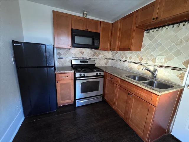 $850 | 302 71st Street, Unit 2, Houston, TX 77011