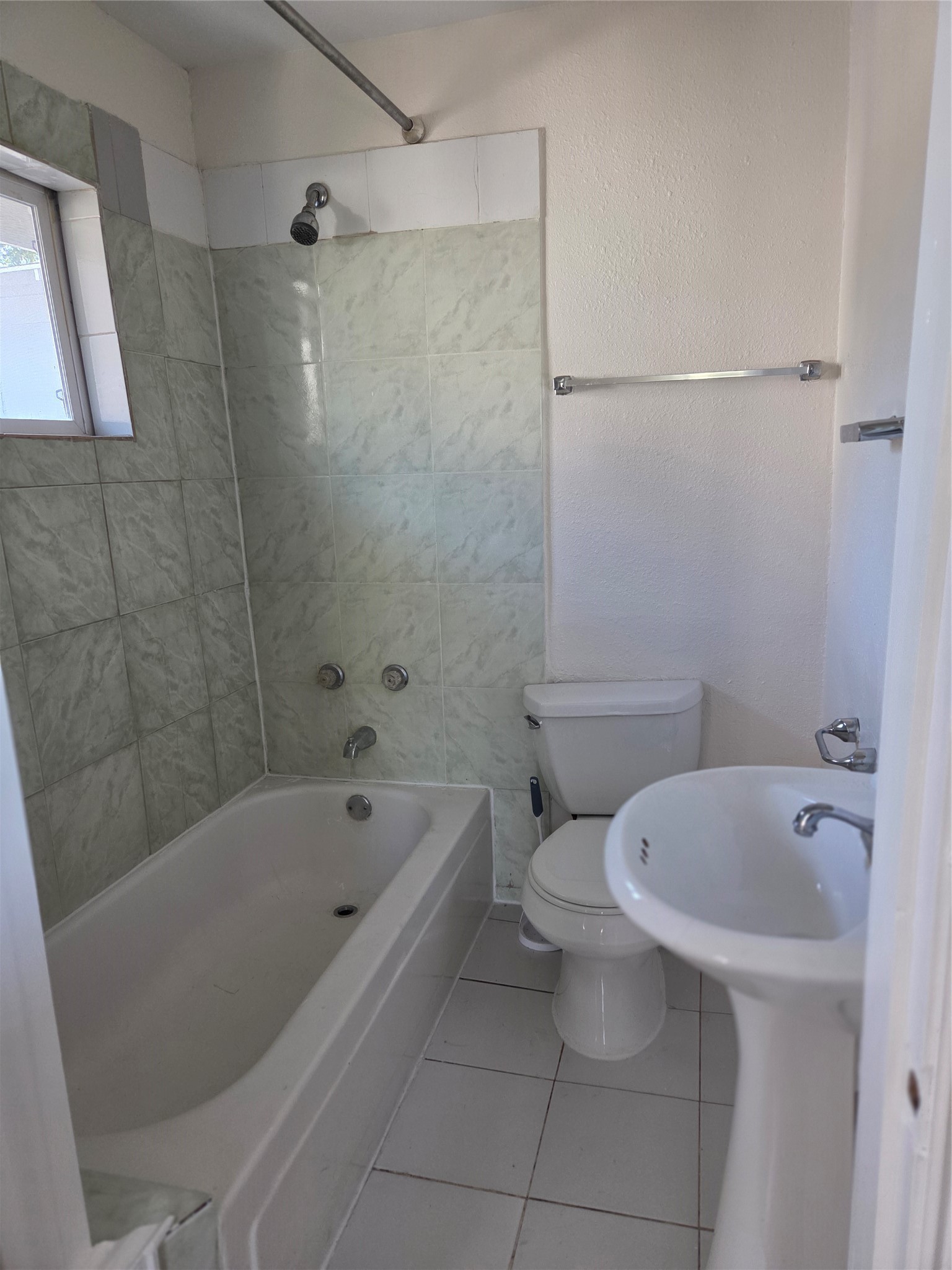 302 71st Street, Unit 2 Houston, TX 77011 - Photo 6 of 7 a white bath tub sitting next to a toilet