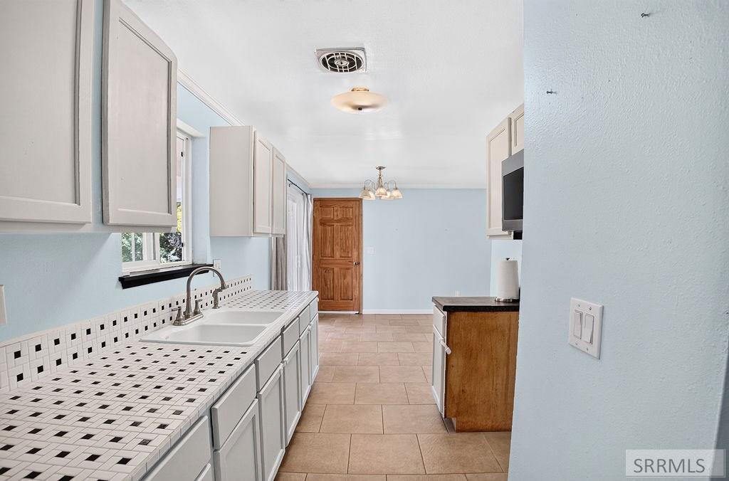 102 East Custer Street Aberdeen, ID 83210 - Photo 7 of 25