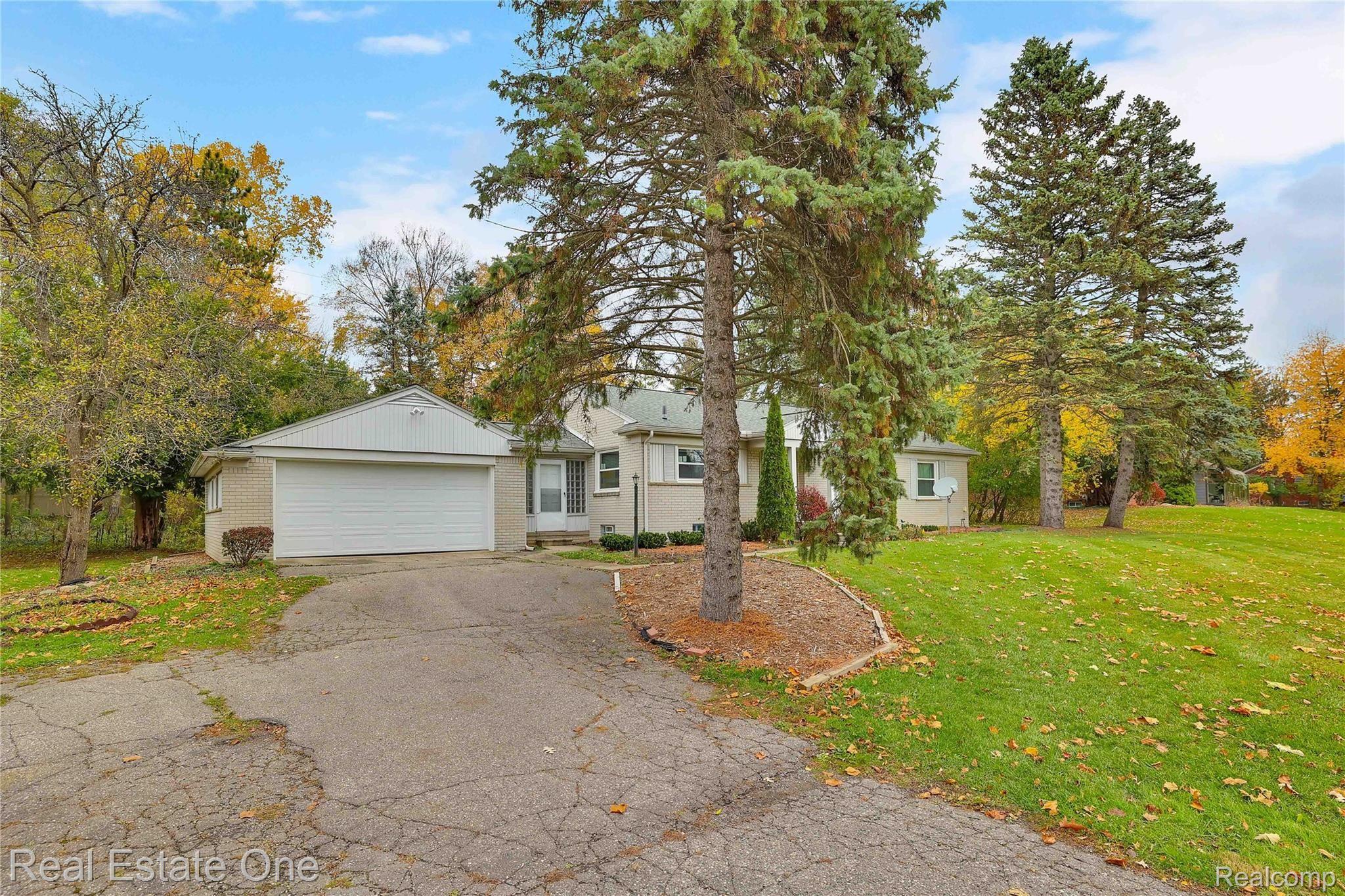 2928 West Tienken Road Rochester, MI 48306 - Photo 1 of 21 AY2A4137.jpg