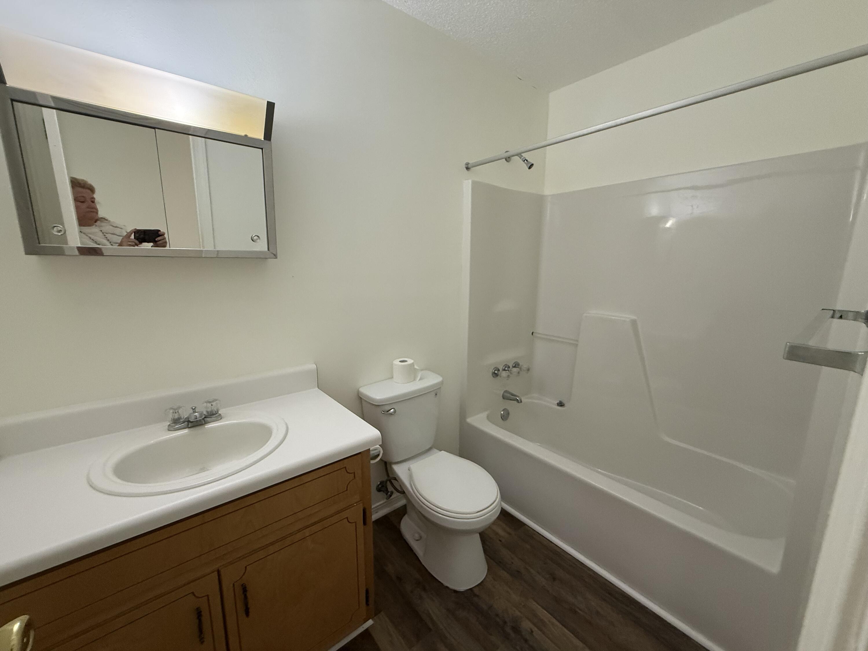 624 Hill Street DeFuniak Springs, FL 32435 - Photo 19 of 26 hall bath