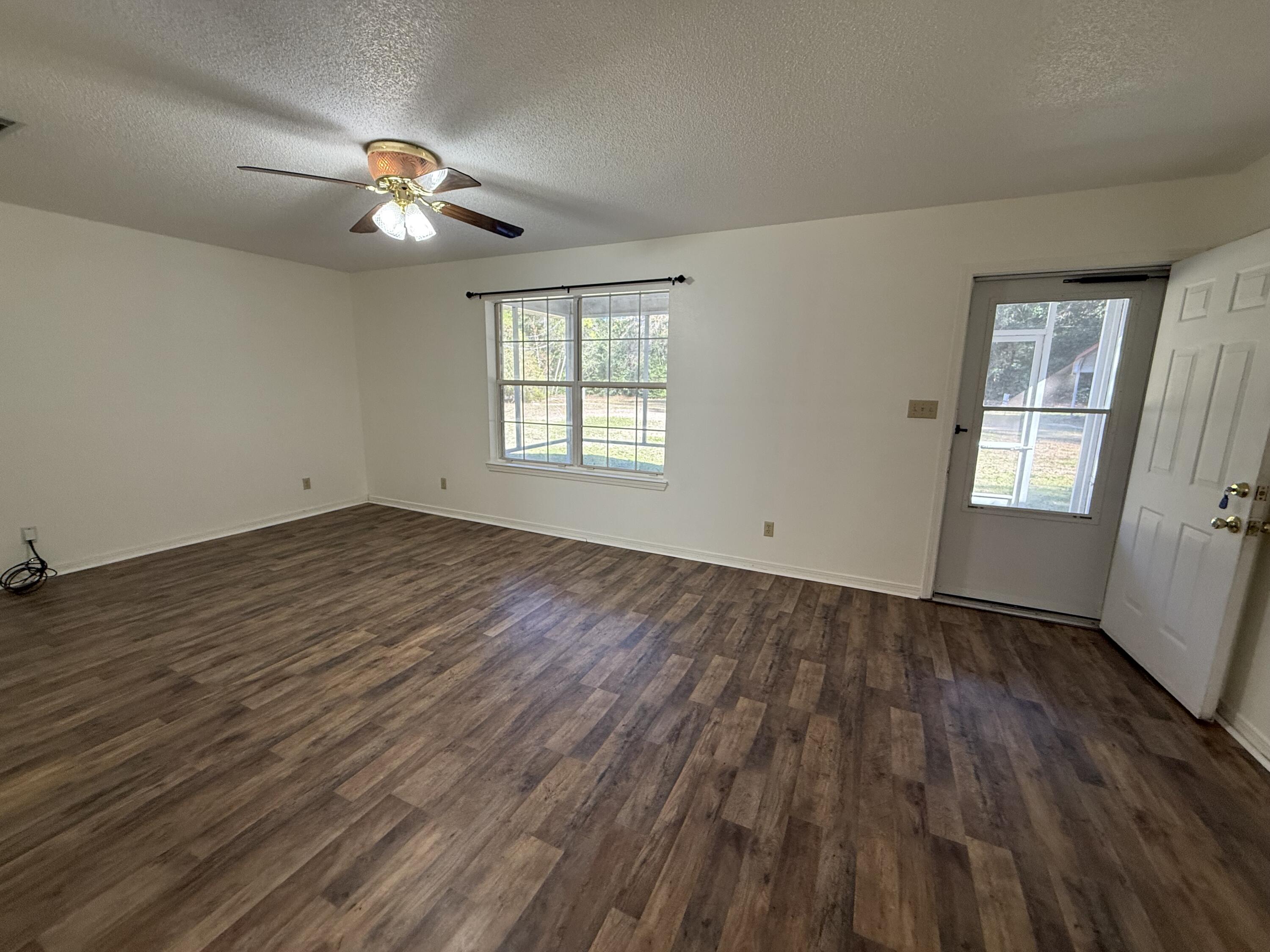 624 Hill Street DeFuniak Springs, FL 32435 - Photo 4 of 26 living