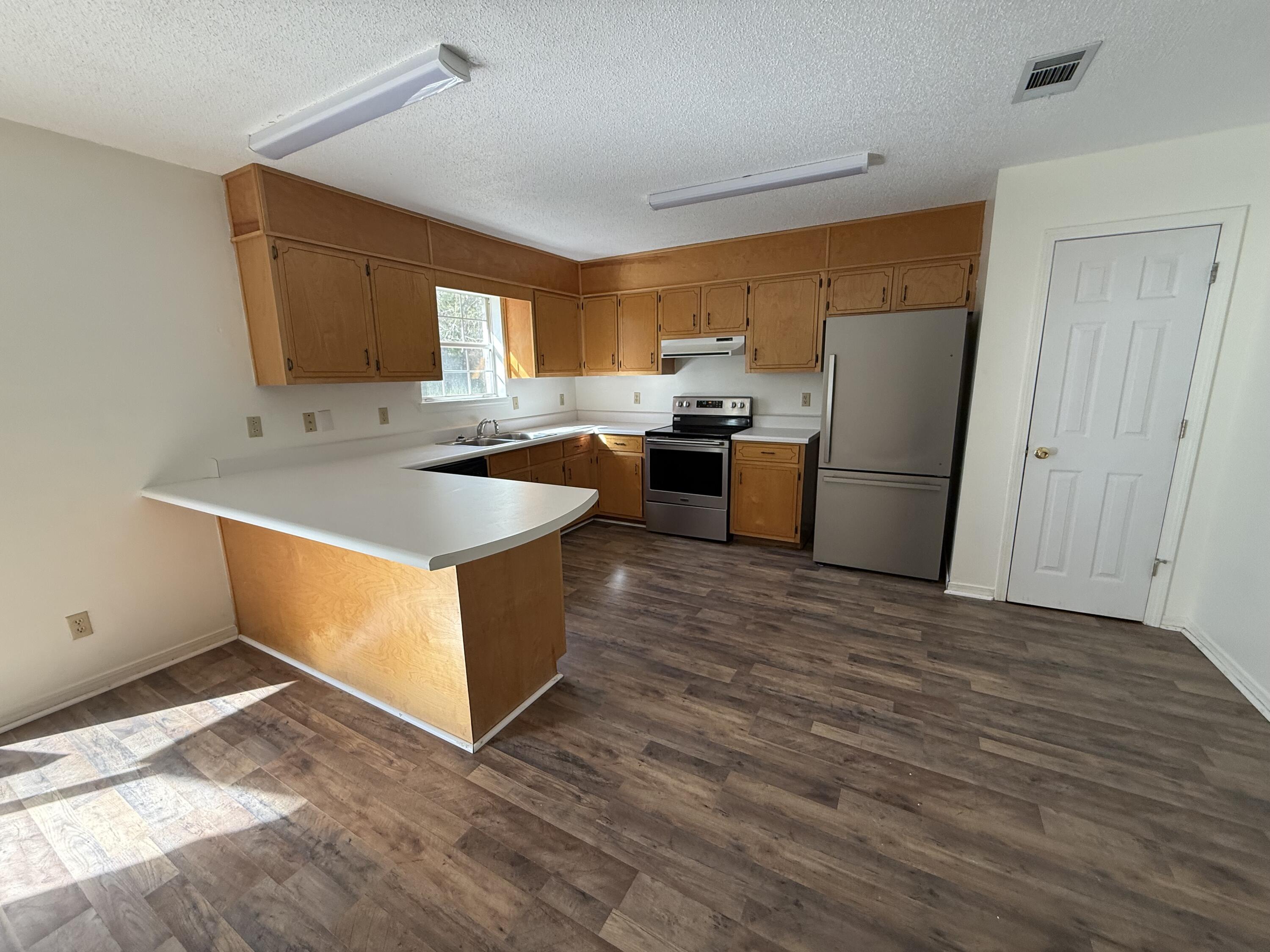 624 Hill Street DeFuniak Springs, FL 32435 - Photo 8 of 26 kitchen