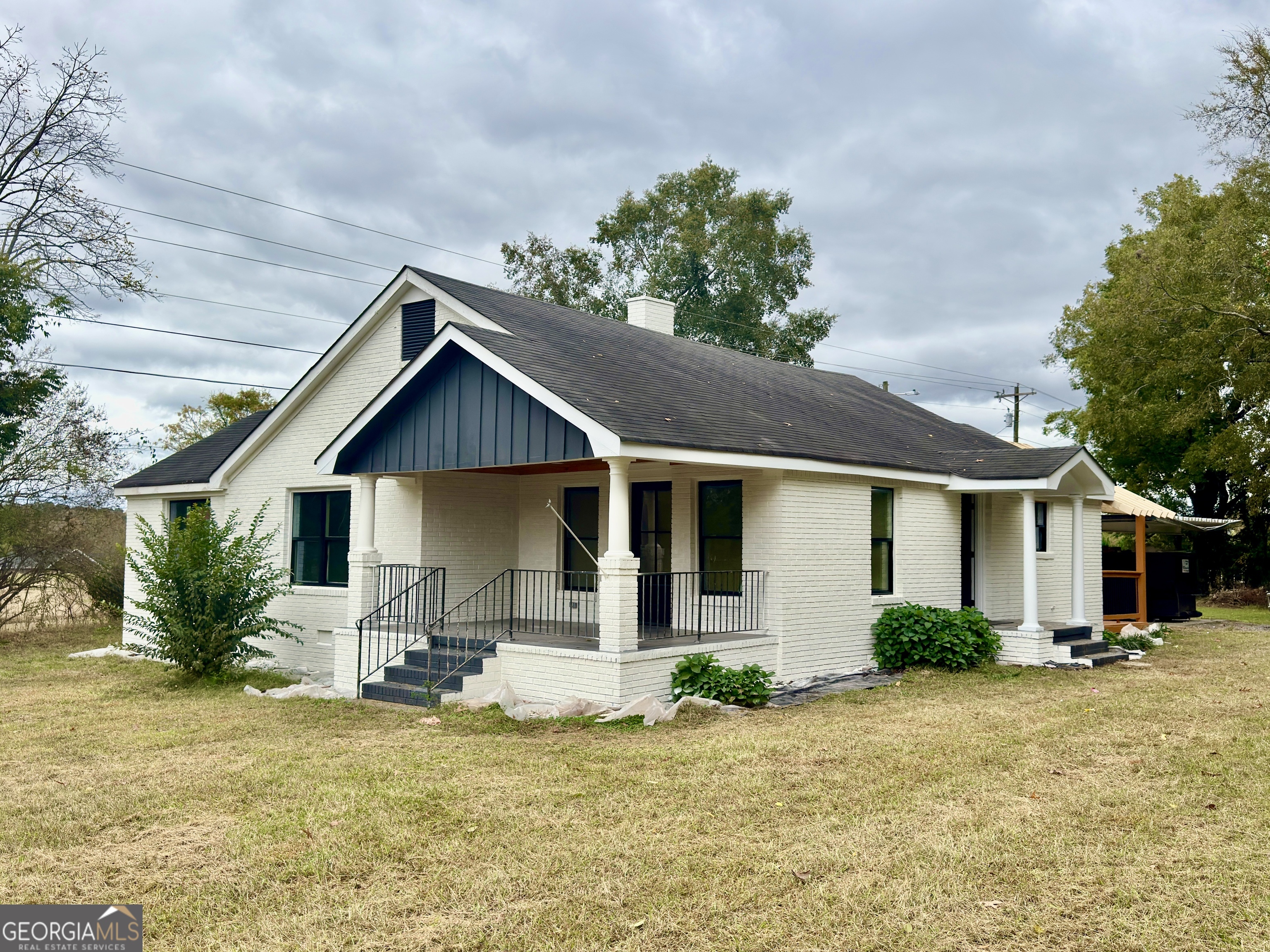 110 Fannin Road Griffin, GA 30223 - Photo 1 of 34 a front view of house with yard and green space