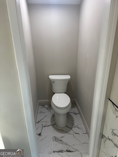 110 Fannin Road Griffin, GA 30223 - Photo 3 of 34 a bathroom with a toilet