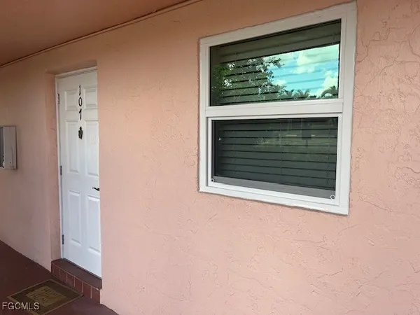 $1,500 | 150 Turtle Lake Court, Unit 107, Naples, FL 34105