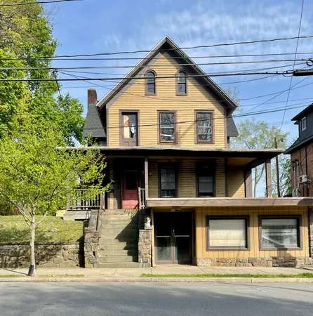 $1,850 | 245 Washington Street, Unit 2, East Stroudsburg, PA 18301