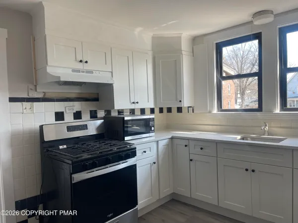 $1,850 | 245 Washington Street, Unit 2, East Stroudsburg, PA 18301