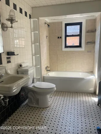 $1,850 | 245 Washington Street, Unit 2, East Stroudsburg, PA 18301