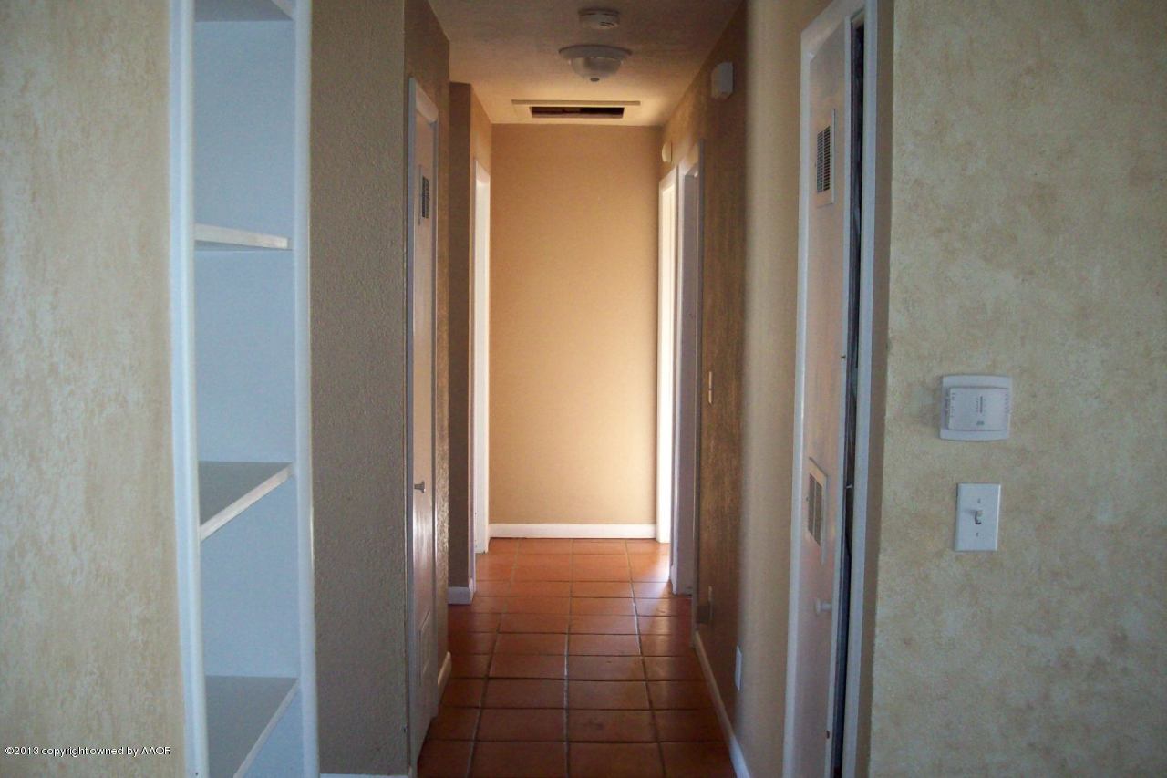 4202 South Bonham Street Amarillo, TX 79110 - Photo 7 of 8 a view of a bathroom from a hallway