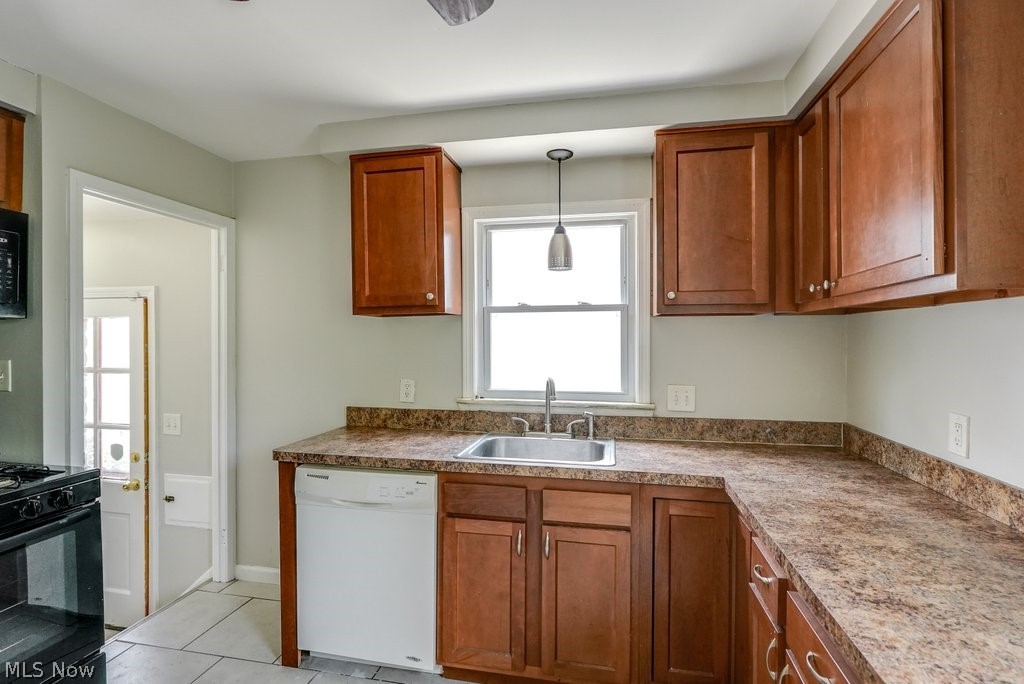 4225 Lambert Road Cleveland, OH 44121 - Photo 13 of 27