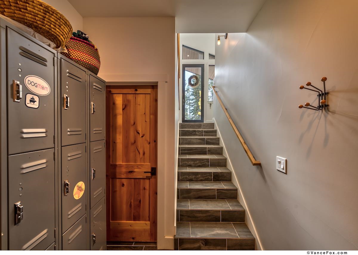 11964 Cavern Way Truckee, CA 96161 - Photo 16 of 21 a view of a entryway