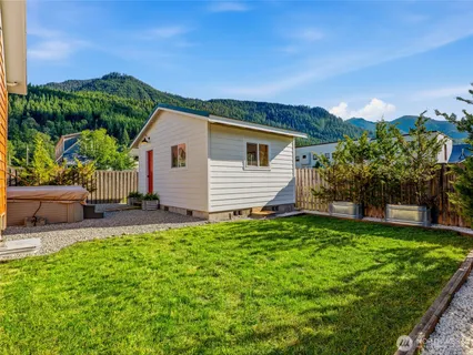 $585,000 | 115 5th Street North, Skykomish, WA 98288