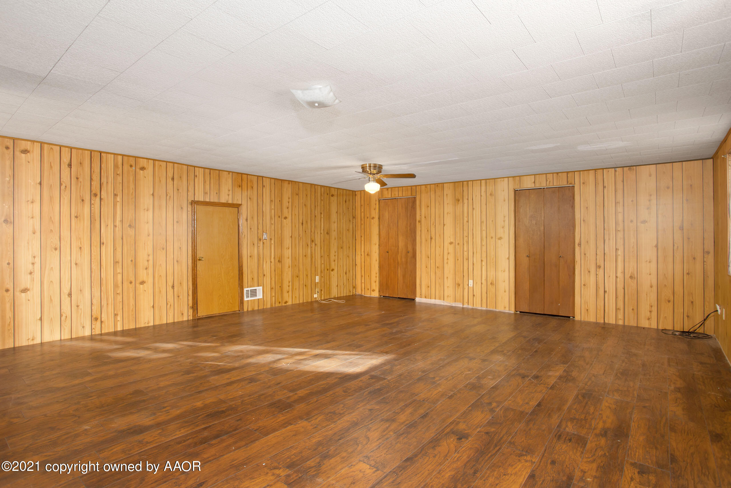 4313 Summit Circle Amarillo, TX 79109 - Photo 12 of 24 a view of an empty room with a window