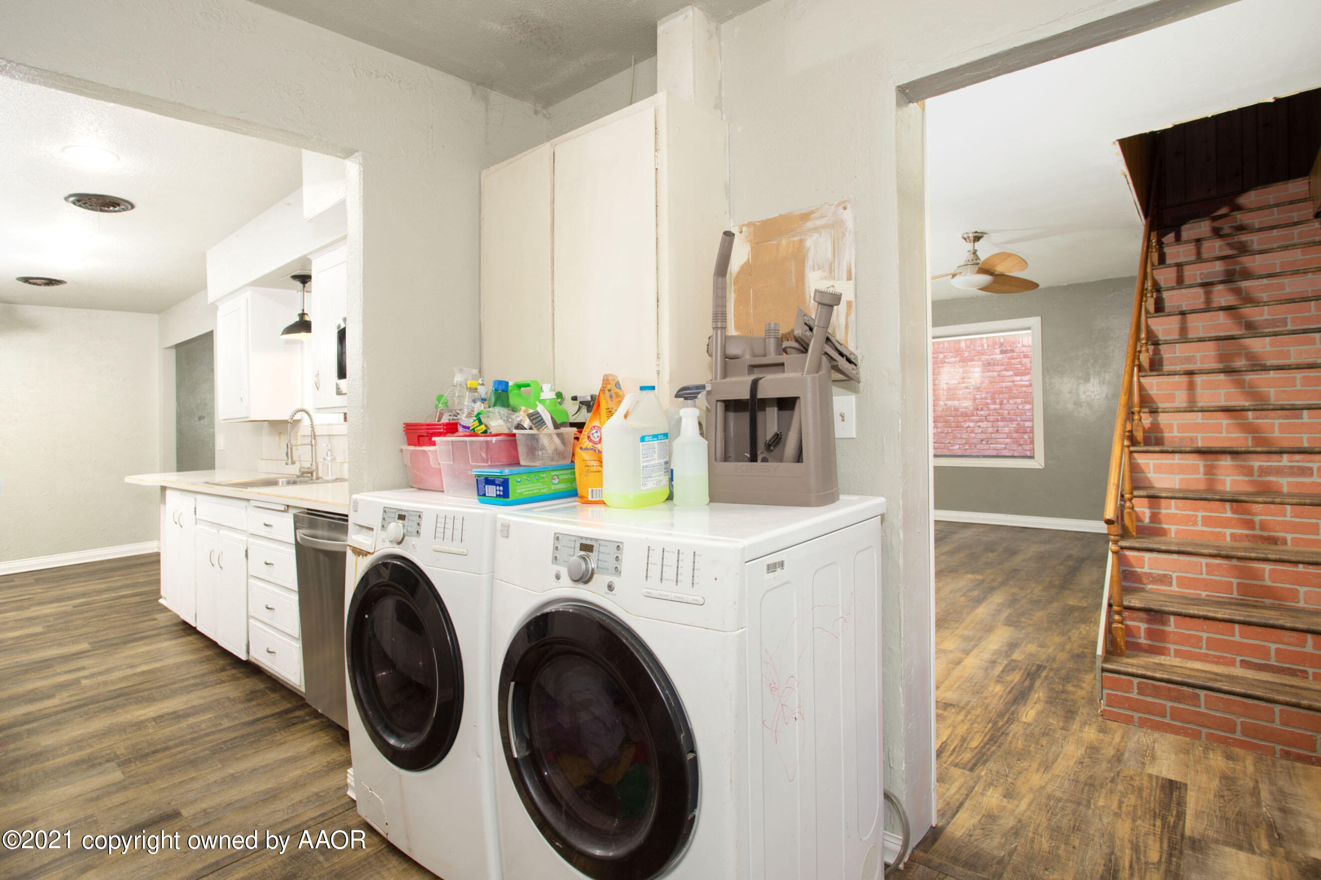 4313 Summit Circle Amarillo, TX 79109 - Photo 14 of 24 a view of livingroom with washer and dryer