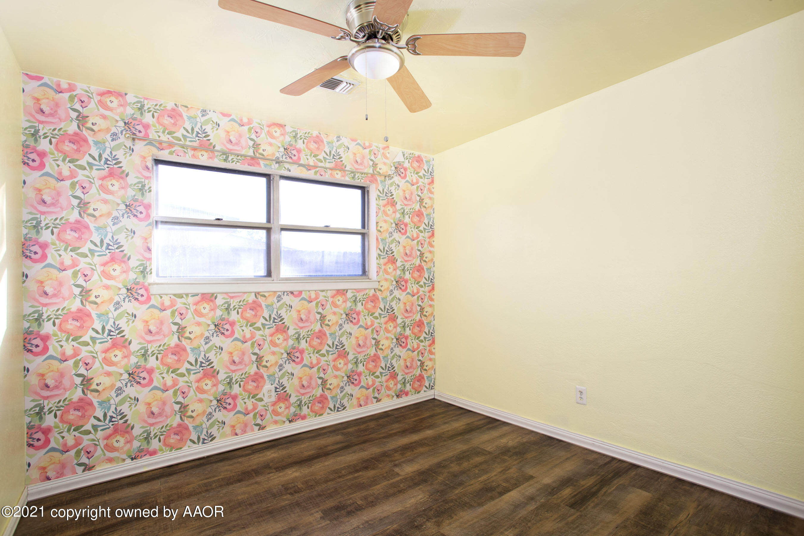 4313 Summit Circle Amarillo, TX 79109 - Photo 15 of 24 an empty room with wooden floor fan and a window