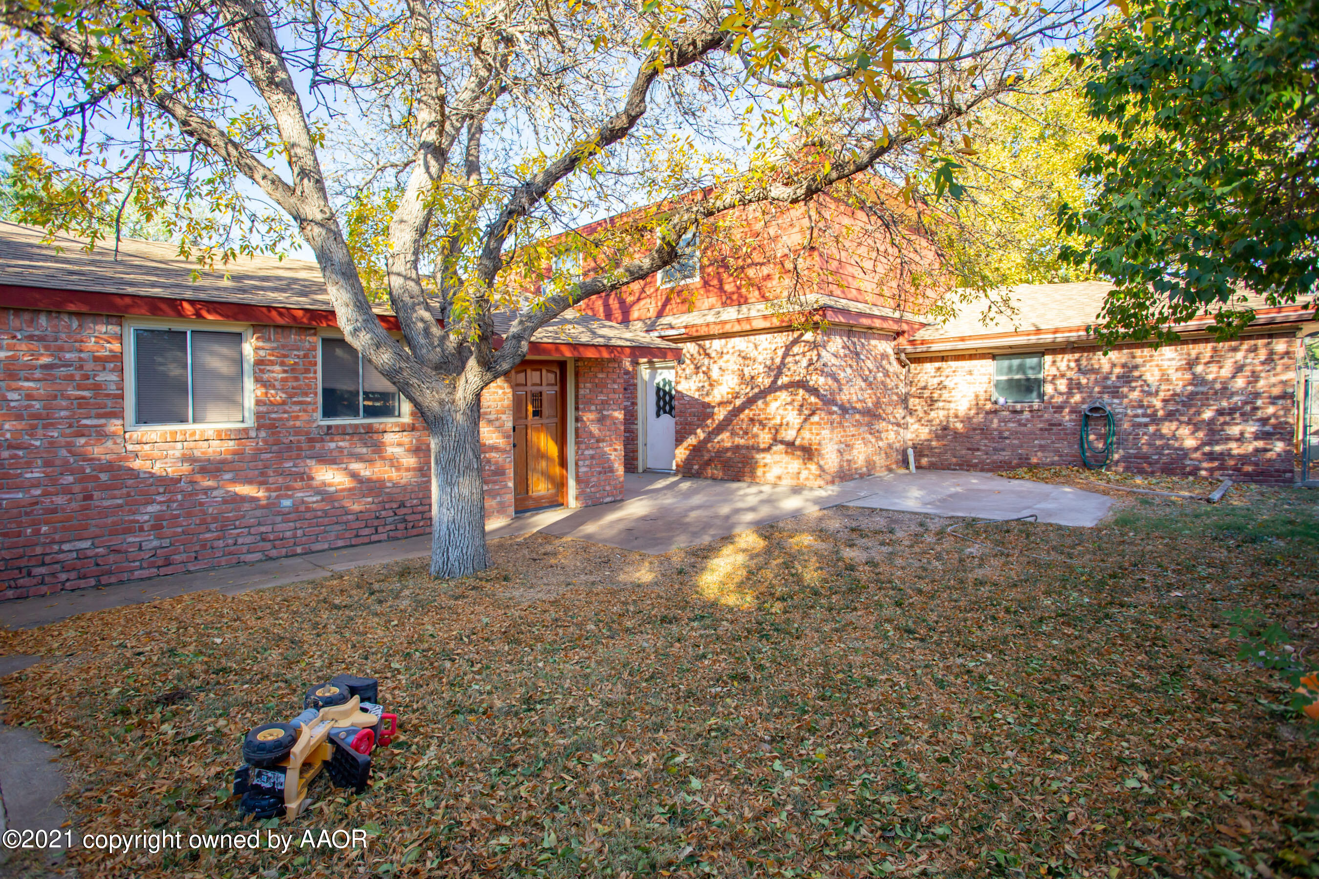 4313 Summit Circle Amarillo, TX 79109 - Photo 23 of 24 a backyard of a house with lots of green space