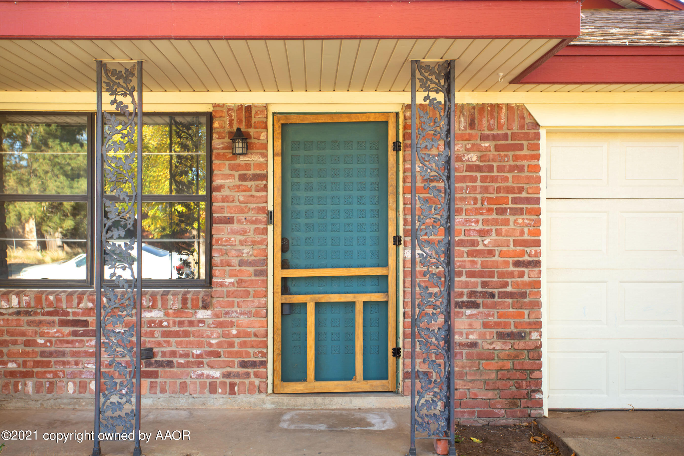 4313 Summit Circle Amarillo, TX 79109 - Photo 3 of 24 a view of a brick house with a door and a large window