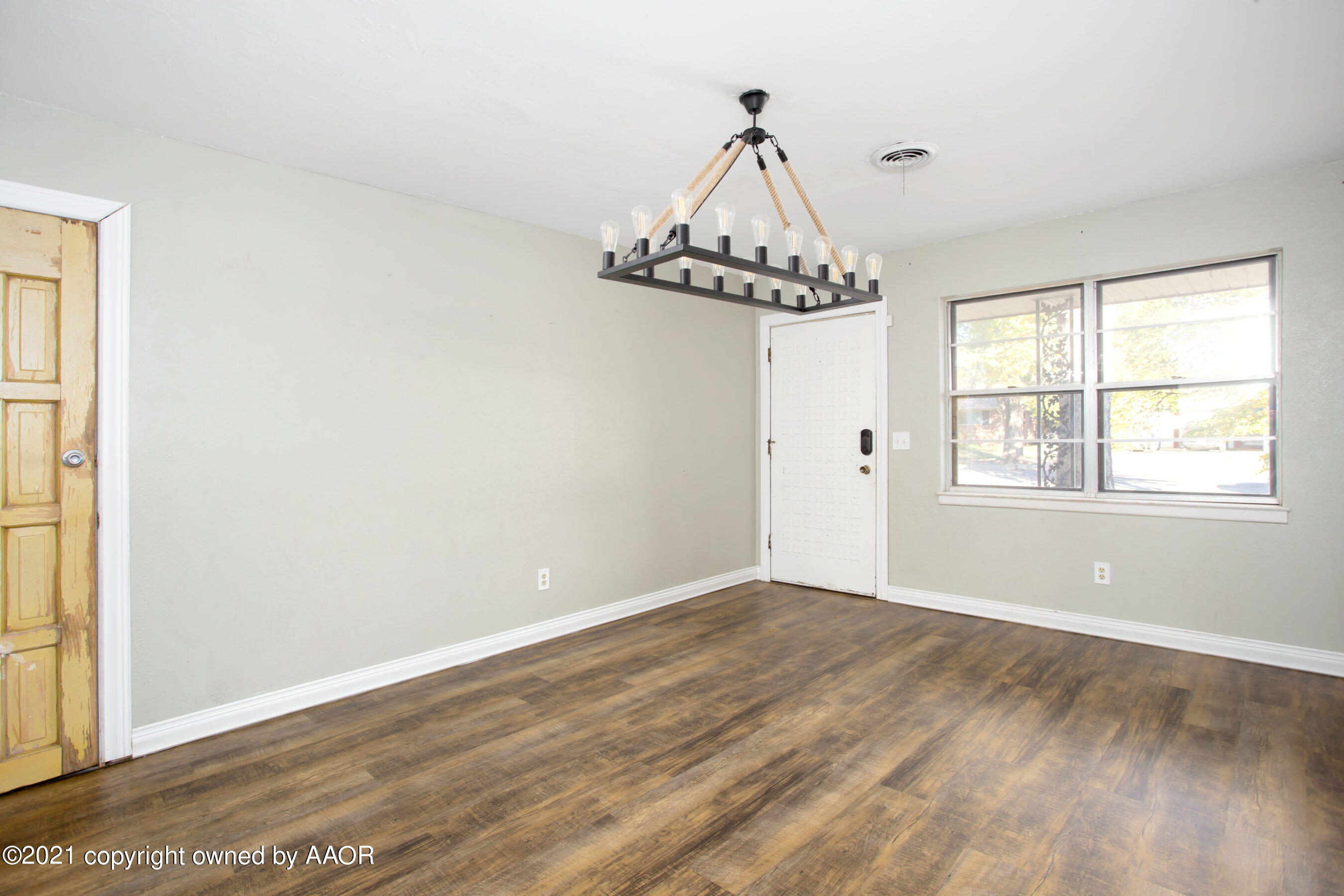 4313 Summit Circle Amarillo, TX 79109 - Photo 4 of 24 a view of a room with a large window
