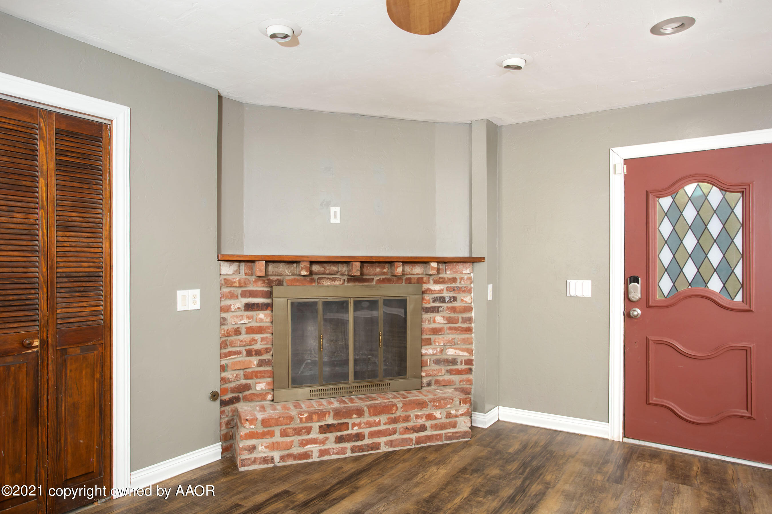 4313 Summit Circle Amarillo, TX 79109 - Photo 9 of 24 a view of an empty room with wooden floor and a window