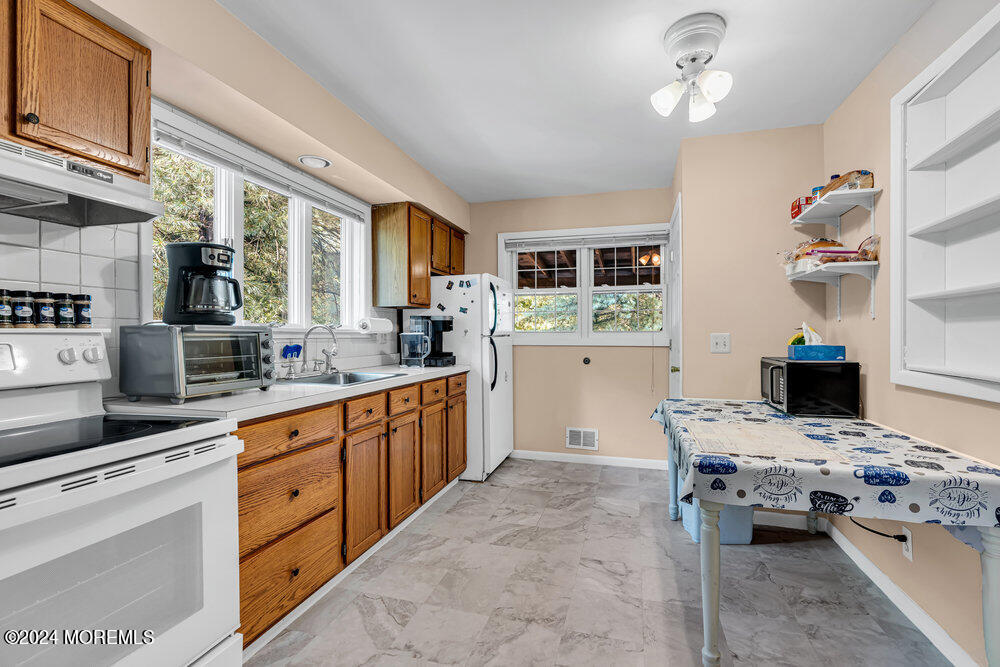 524 Declaration Lane Jackson, NJ 08527 - Photo 12 of 38 012_dsc07746_954