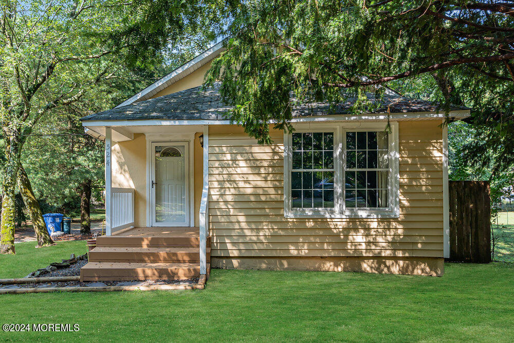 524 Declaration Lane Jackson, NJ 08527 - Photo 3 of 38 003_dsc07846-1_copy_686