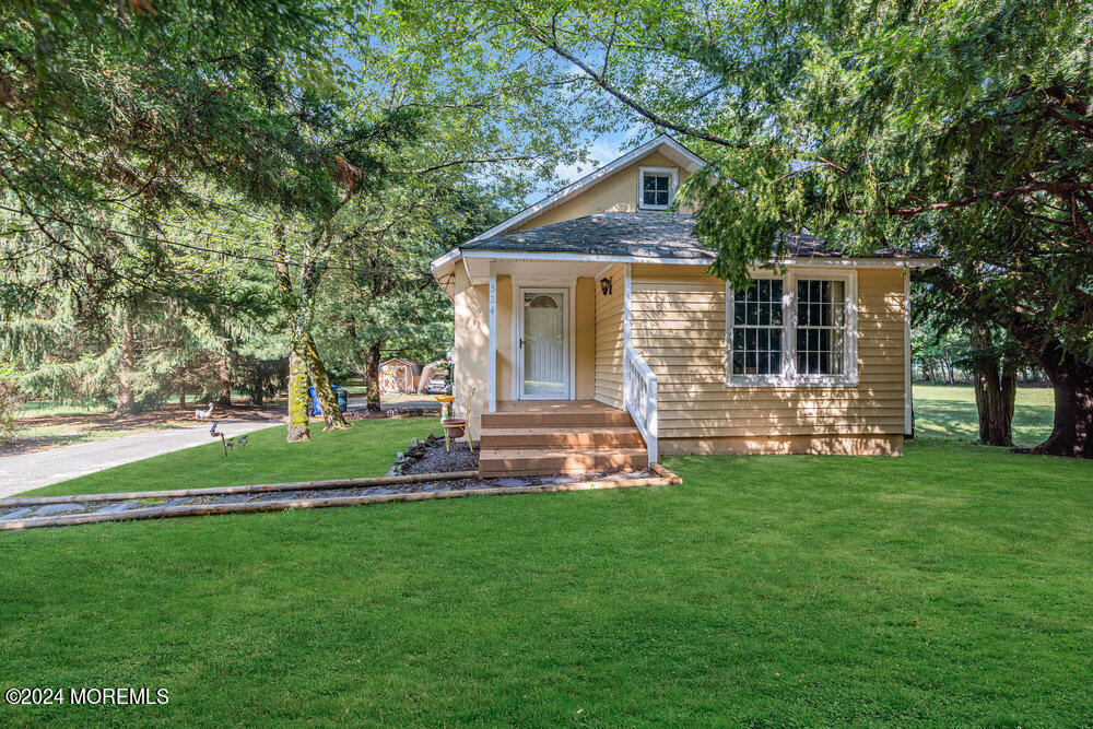 524 Declaration Lane Jackson, NJ 08527 - Photo 4 of 38 004_dsc07826-1_427